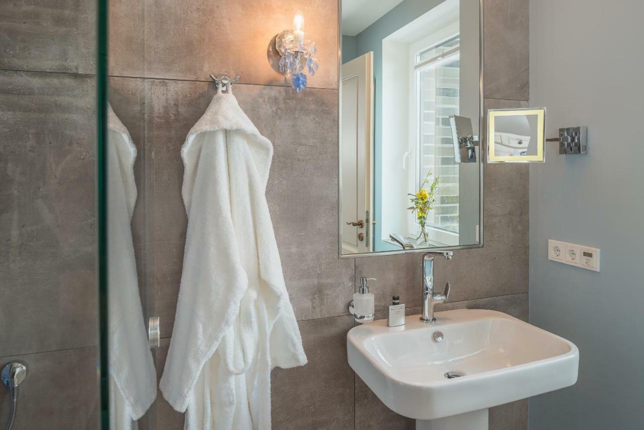 Villa Lotsenhaeuser Ruegen - Luxus Ferienhaus - 3 Schlafzimmer - Sauna - Dachterrasse Mit Boddenblick Breege Luaran gambar