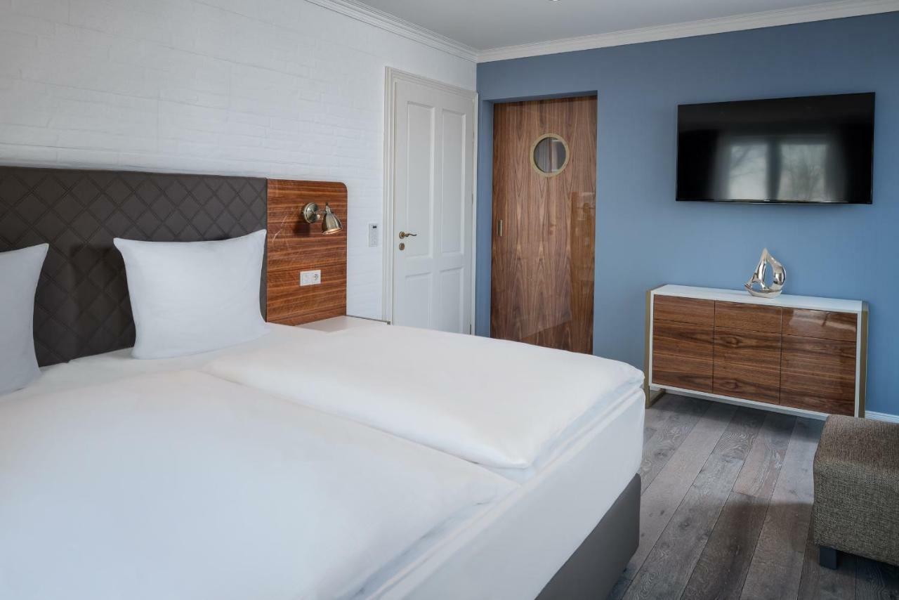 Villa Lotsenhaeuser Ruegen - Luxus Ferienhaus - 3 Schlafzimmer - Sauna - Dachterrasse Mit Boddenblick Breege Luaran gambar