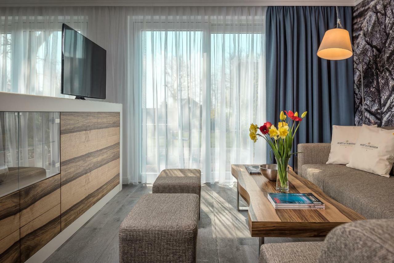 Villa Lotsenhaeuser Ruegen - Luxus Ferienhaus - 3 Schlafzimmer - Sauna - Dachterrasse Mit Boddenblick Breege Luaran gambar