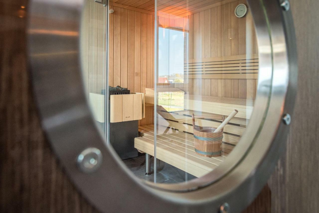 Villa Lotsenhaeuser Ruegen - Luxus Ferienhaus - 3 Schlafzimmer - Sauna - Dachterrasse Mit Boddenblick Breege Luaran gambar