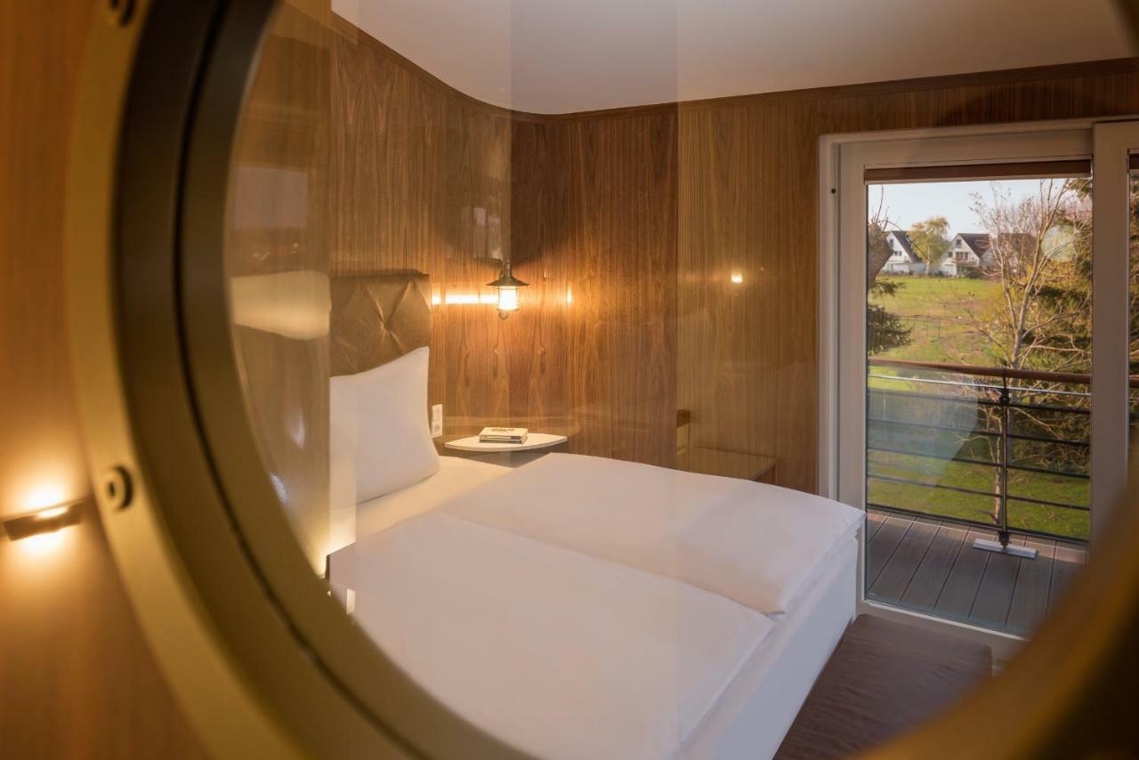 Villa Lotsenhaeuser Ruegen - Luxus Ferienhaus - 3 Schlafzimmer - Sauna - Dachterrasse Mit Boddenblick Breege Luaran gambar